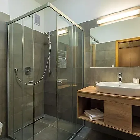 Hotel Sareza 3*