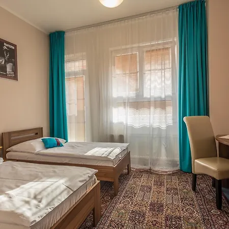 Hotel Sareza 3*