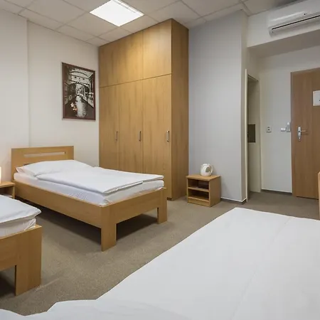 Hotel Sareza 3*