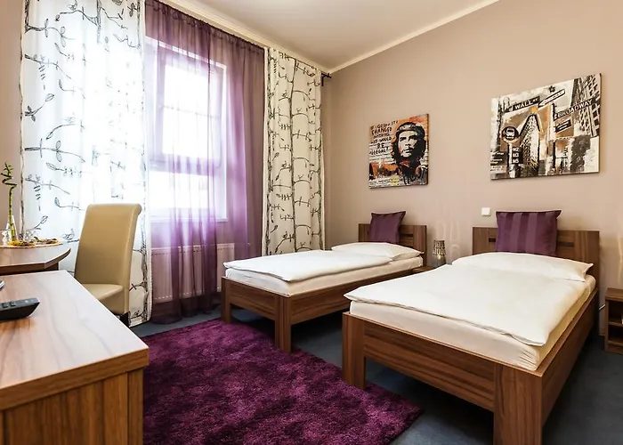 Sareza Hotell 3*